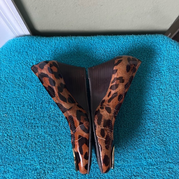 Tory Burch Leopard Print Wedge Heels with Gold Logo - Picture 9 of 11